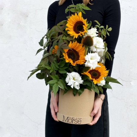 MF0870 - Шляпная коробка с подсолнухами коллекции Morse - фото moscowflorist.ru