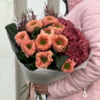 MF1342 - Сезонный букет с розами и хризантемами. Соленая карамель фото №4 - moscowflorist.ru