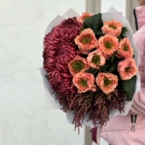 MF1342 - Сезонный букет с розами и хризантемами. Соленая карамель фото №5 - moscowflorist.ru