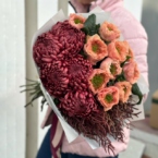 MF1342 - Сезонный букет с розами и хризантемами. Соленая карамель фото №3 - moscowflorist.ru