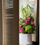 MF0938 - Овальная коробка с яркими розами и гортензией фото №5 - moscowflorist.ru