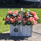 MF7060 - Деревянный ящик с персиковой пионовидной розой  фото №7 - moscowflorist.ru