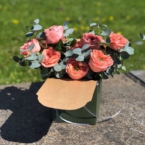 MF5876 - Фирменная коробка Takeiteasy с пионовидными розами фото №4 - moscowflorist.ru