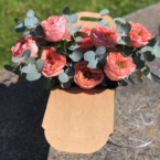 MF5876 - Фирменная коробка Takeiteasy с пионовидными розами фото №3 - moscowflorist.ru