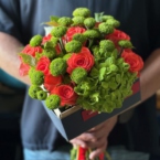 MF1603 - Букет с яркими розами из коллекции Тетрис фото №2 - moscowflorist.ru