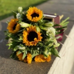 MF1604 - Букет с подсолнухами коллекции Тетрис фото №5 - moscowflorist.ru