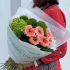 MF1195 - Персиково-зеленый букет с пионовидными розами фото №1 - moscowflorist.ru