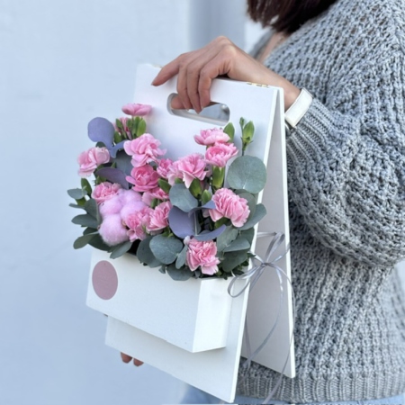 MF5667 - Этюдник "Утро красит" с гвоздикой и эвкалиптом - фото moscowflorist.ru